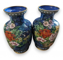 Paire de vases cloisonnés bleu à fleurs
