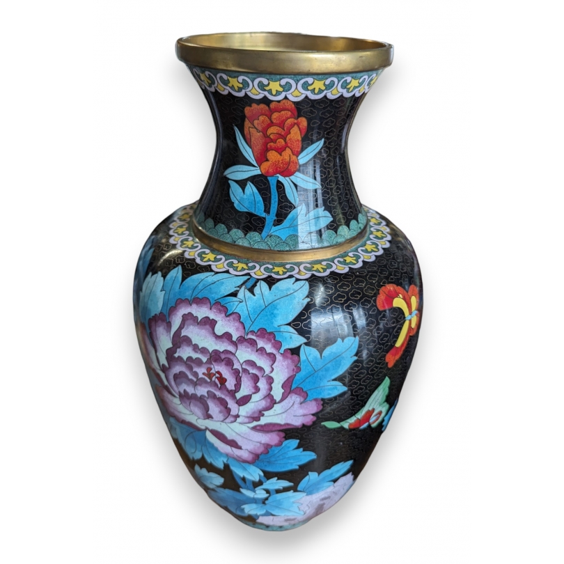 Vase cloisonné noir à fleurs et papillons