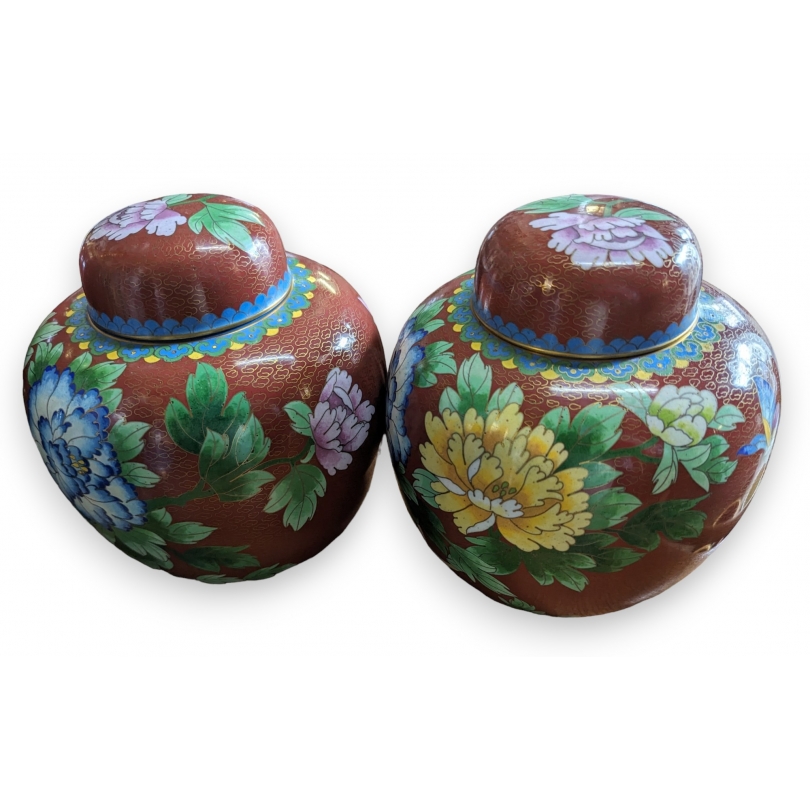 Paire de vases cloisonnés rouge à fleurs