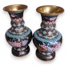 Paire de vases cloisonnés noir à fleurs