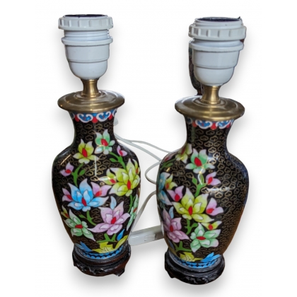 Paire de lampes cloisonnées noir à fleurs