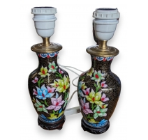 Paire de lampes cloisonnées noir à fleurs