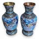 Paire de vases cloisonnés à fleurs et oiseaux