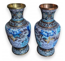 Paire de vases cloisonnés à fleurs et oiseaux