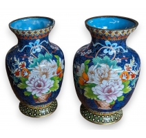 Paire de vases cloisonnés bleus à fleurs