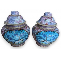 Paire de vases cloisonnés bleus aux grues