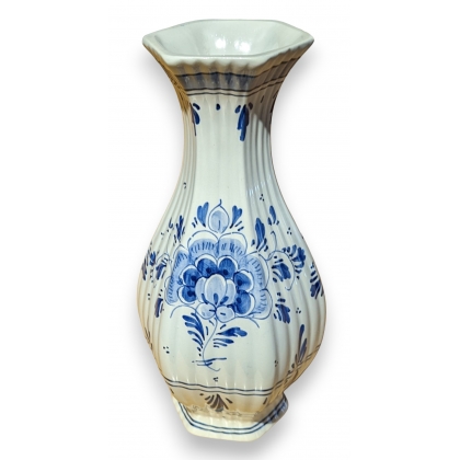 Hexagonal Delftware vase with flowers