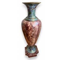 Grand vase en marbre rouge et cloisonné