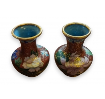 Paire de petits vases cloisonnés aux fleurs