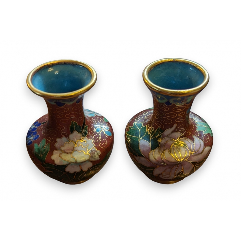 Paire de petits vases cloisonnés aux fleurs