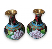 Paire de vases cloisonnés aux fleurs