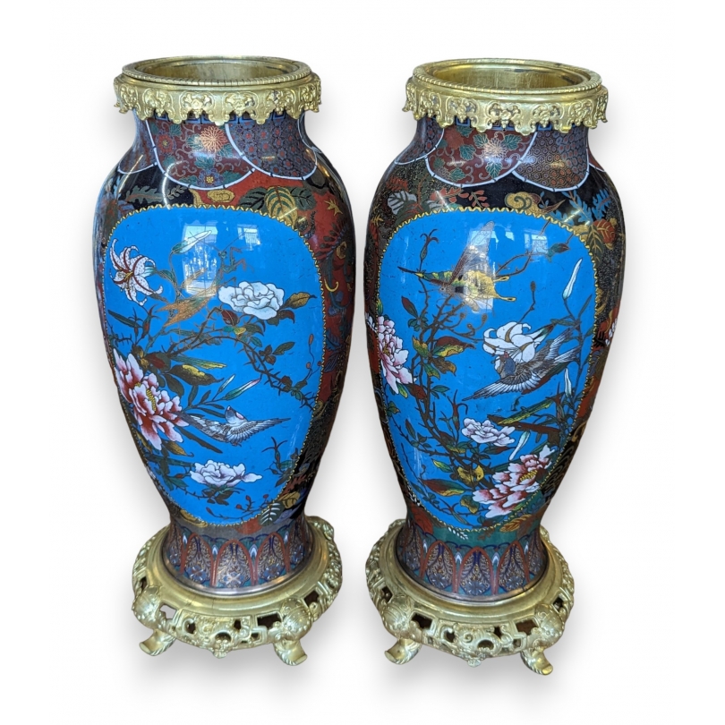 Paire de grand vases cloisonnés aux fleurs