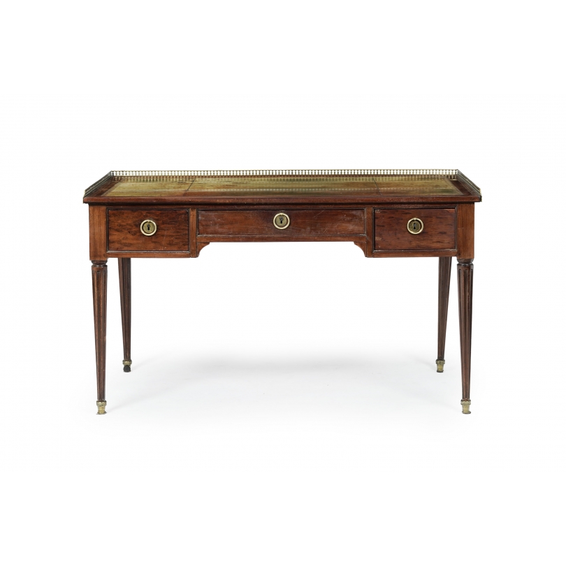 Bureau plat Louis XVI estampillé J. TRAMEY