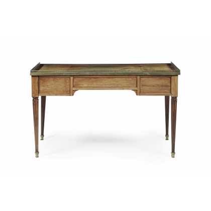 Bureau plat Louis XVI estampillé J. TRAMEY