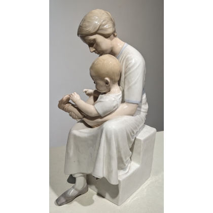 Mère et enfant en porcelaine de BING & GRONDAHL