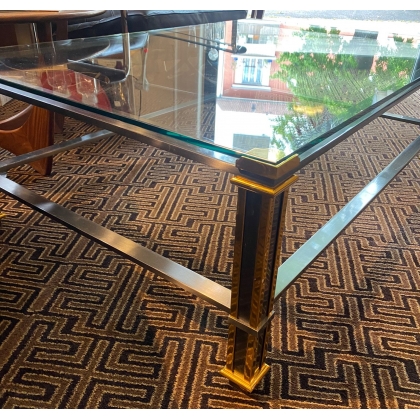 Table basse en laiton avec plateau en verre