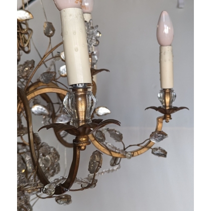 Lustre en fer doré et cristaux par Baguès