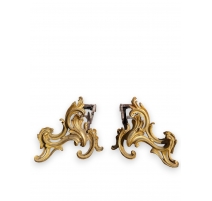 Paire de chenets Louis XV en bronze doré et fonte