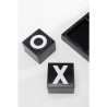 Tic-tac-toe en résine noir et blanc