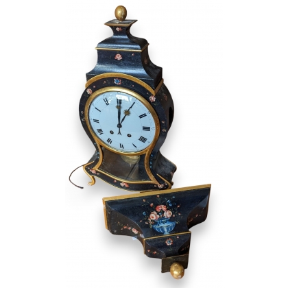 Neuchâtel clock with rose motifs