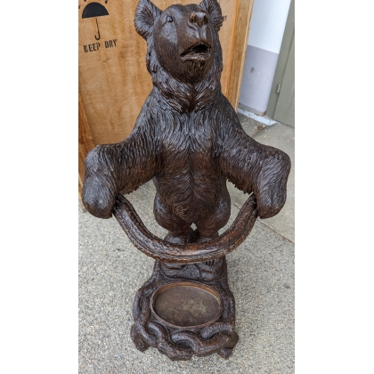 Porte-parapluie en bois sculpté de Brienz