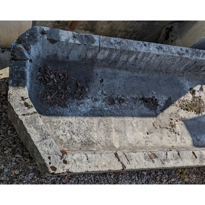Rectangular fountain made of Jura stone from Moinat SA – Antiques and home décor