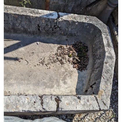 Rectangular fountain made of Jura stone from Moinat SA – Antiques and home décor