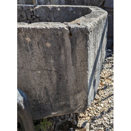 Rectangular fountain made of Jura stone from Moinat SA – Antiques and home décor
