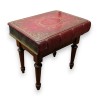 Table d\'appoint immitant un livre