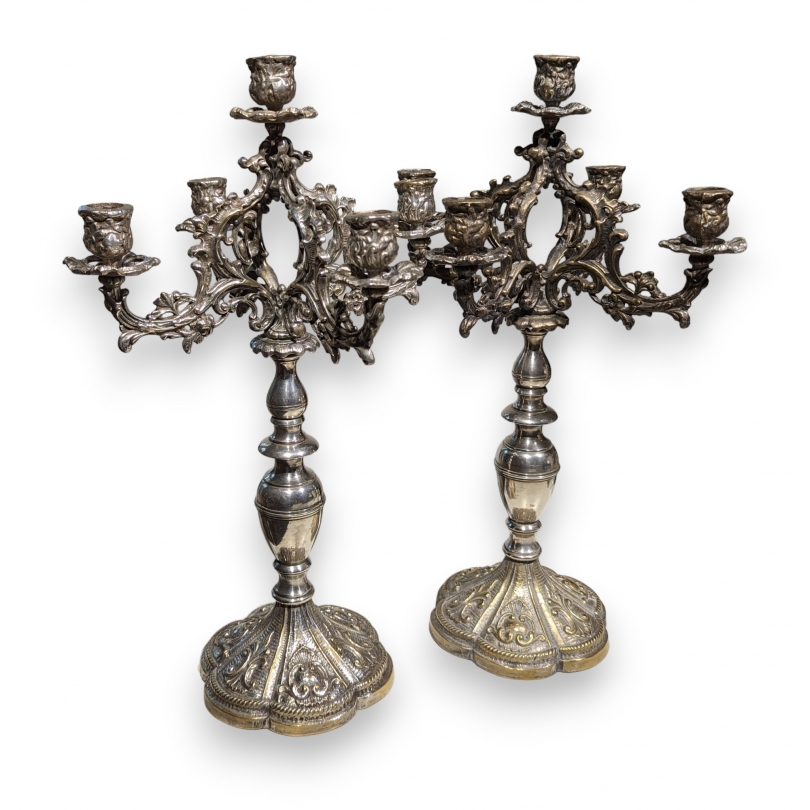 Paire de bougeoirs en bronze argenté 5 lumières