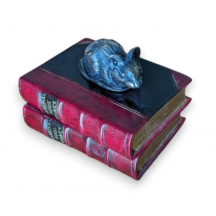 Presse-papier Souris sur deux livres rouge