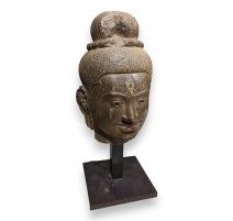 Tête de Shiva en pierre sculptée