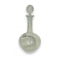 Carafe Baccarat en verre gravé