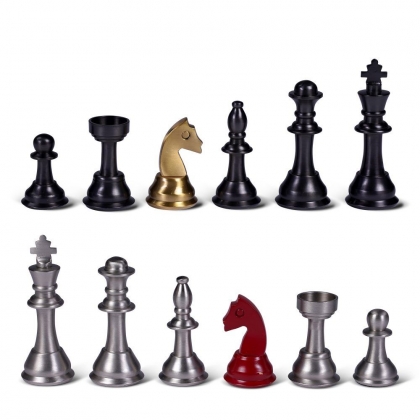Pions d\'échec en métal poli