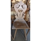 Chaise scabelle, en noyer