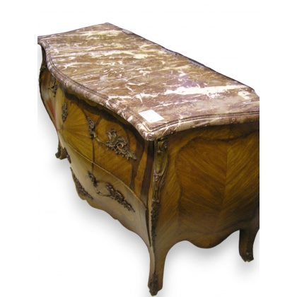 Commode, style Louis XV, dessus marbre