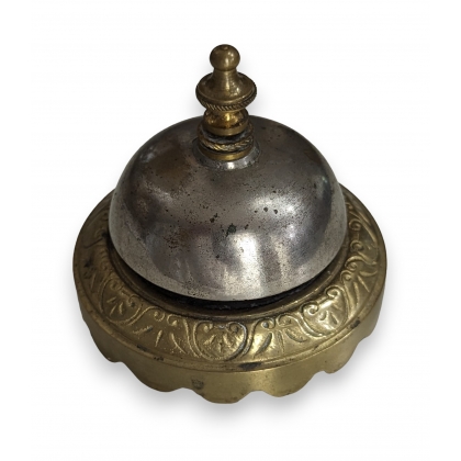 Cloche d\'hôtel en bronze et métal
