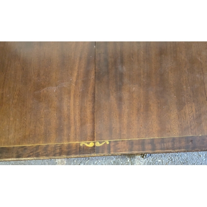 Table anglaise ovale marquetrie laiton
