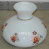 Abat-jour en opaline blanche peinte