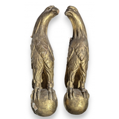 Paire d\'aigles en bois doré