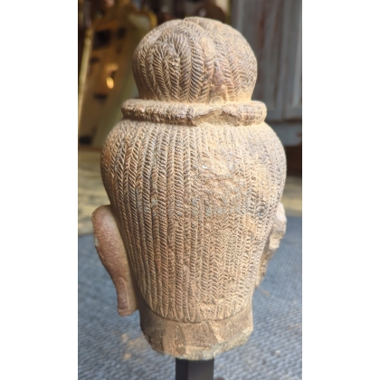 Tête de Shiva en pierre sculptée