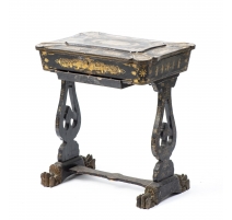 Table de couture en bois noirci