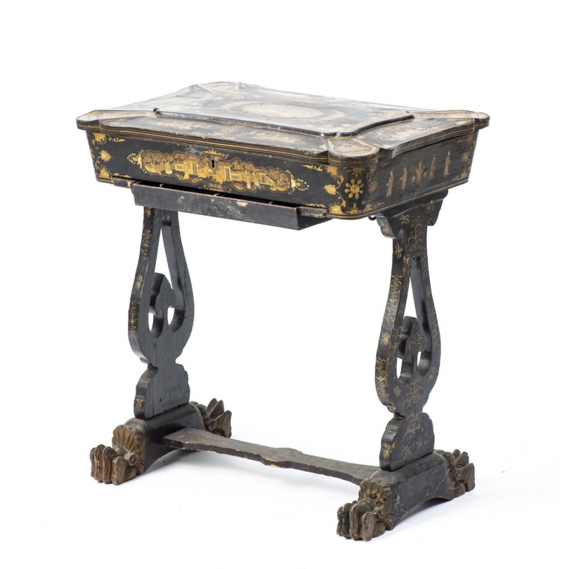 Table de couture en bois noirci