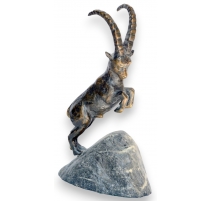 Bouquetin en bronze signé REUSSNER