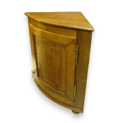 Eckvitrine im Louis-XVI-Stil aus Nussbaumholz bei  Moinat SA  – Antiquitäten und Dekoration