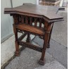 Mesita gótica tallada. En  Moinat SA  - Antigüedades y decoración