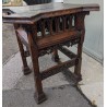 Mesita gótica tallada. En  Moinat SA  - Antigüedades y decoración
