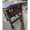Mesita gótica tallada. En  Moinat SA  - Antigüedades y decoración