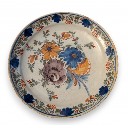 Assiette en faïence de Delft polychrome