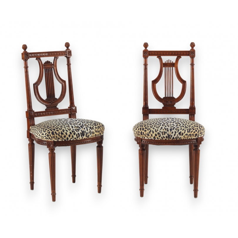 Paire de chaises à dossier lyre style Louis XVI